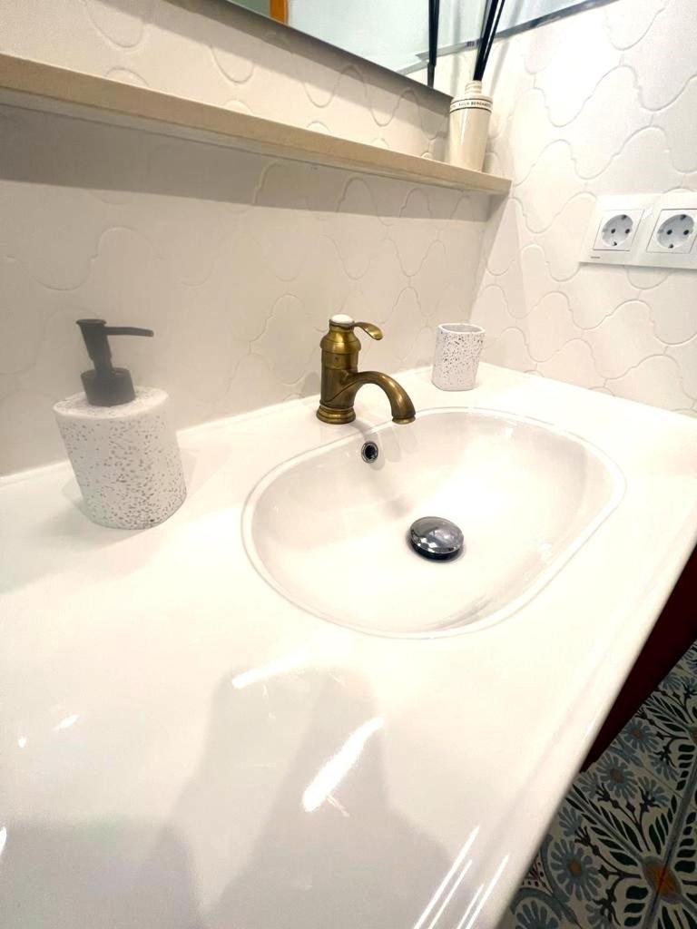 Esmeralda Apartment With Free Private Underground Parking Valencia Luaran gambar